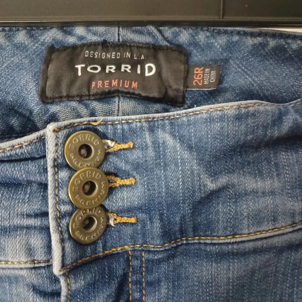 Torrid Premium Distressed Jeans Sz 26